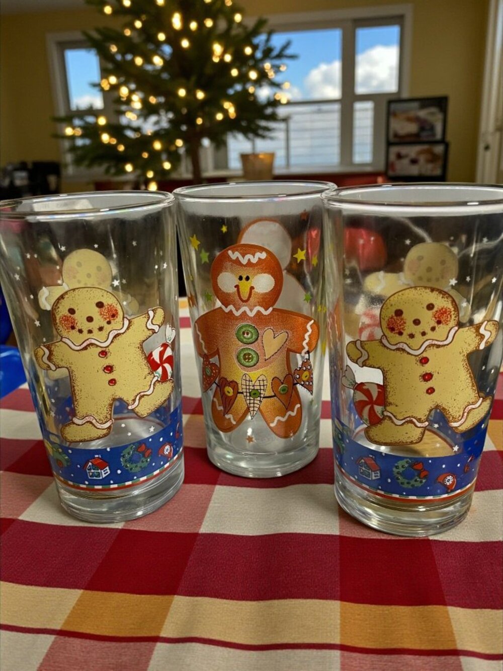 Firna Indonesia Gingerbread Man Holiday-Themed Glass Tumblers Set Of 3  VTG 90s